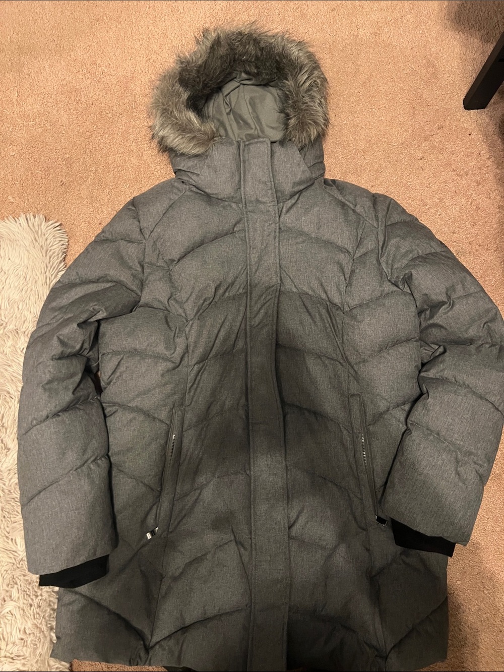 Women’s Gray Quilted Hooded Puffer Coat with Faux Fur Trim